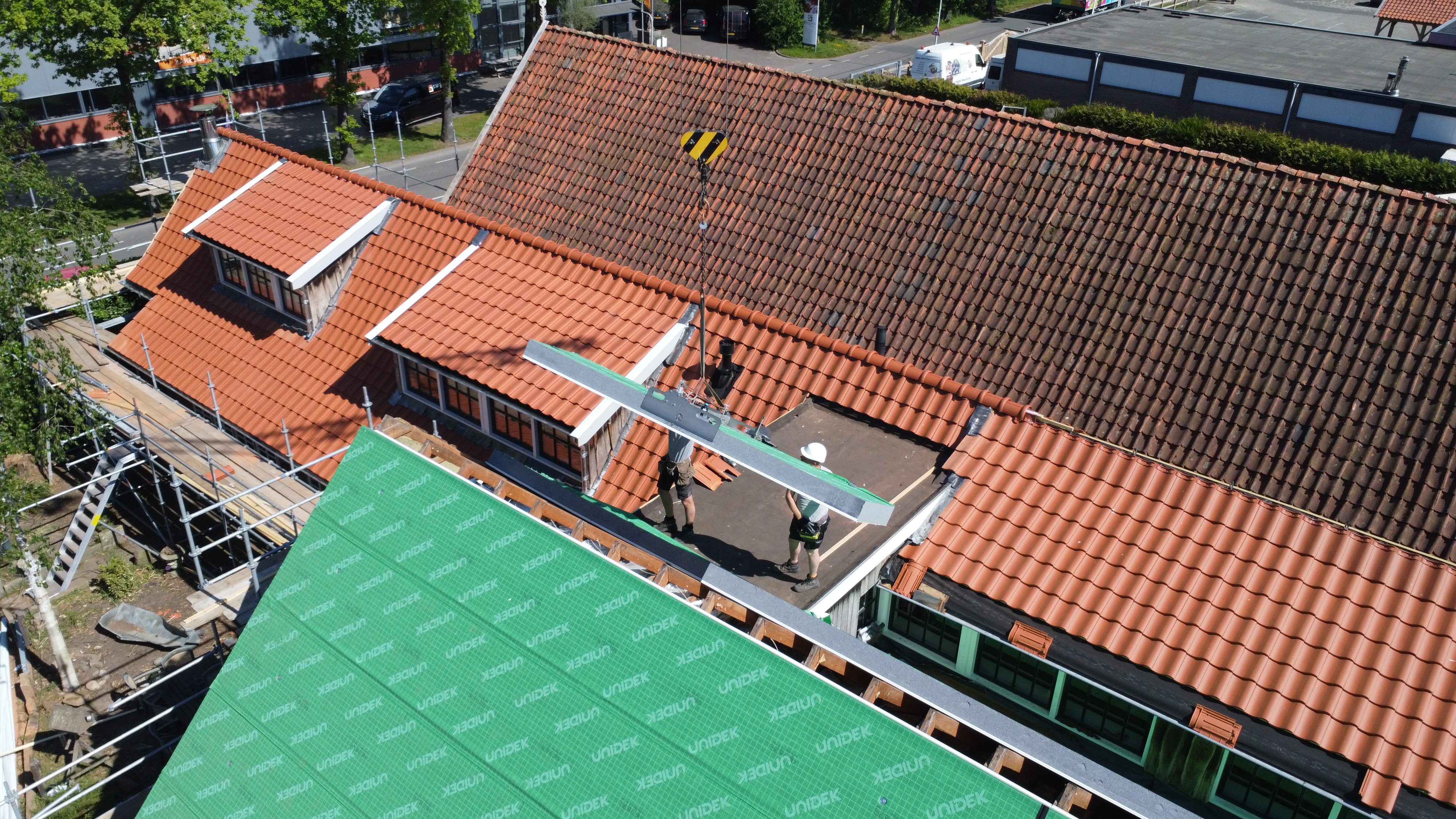 Restauratie en verduurzaming hellend dak en dakkapellen Weerselo fase 1 foto